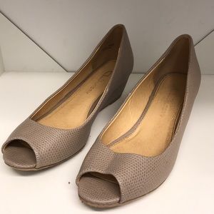 Chinese Laundry low wedge